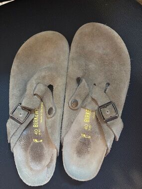 Birkenstock Kids Suede Thong Sandals in Taupe Brown